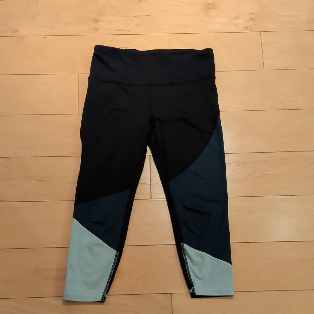 GapFit Eclipse Black and Green Colorblock Leggings, Size Small Petite